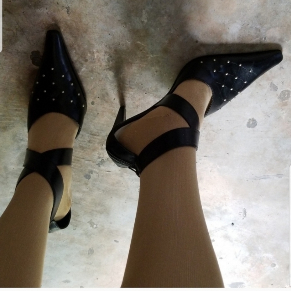 BLACK POINTE STUDDED HEEL SHOES